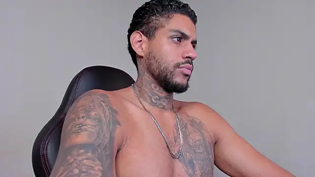 LuigiVitale 1 online show from December 1, 2025, 2:07 pm