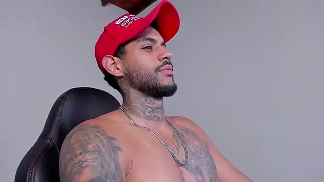 LuigiVitale 1 online show from December 5, 2025, 1:16 am