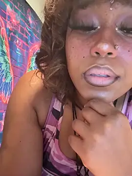 sexcikween online show from November 17, 2025, 1:04 pm