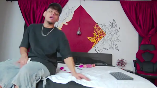 Kamie SebasDolce online show from December 15, 2025, 12:22 pm