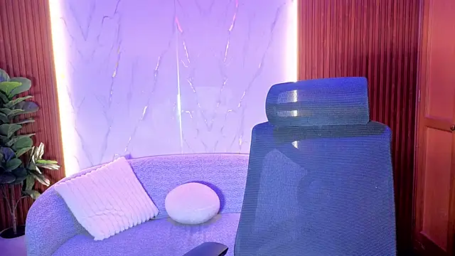 Snapshot of zendayavg chatting on November 28, 2025, 12:49 pm zendayavg online show from November 28, 2025, 12:49 pm