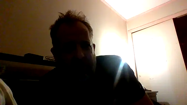 Snapshot of Mikey40wv chatting on November 17, 2025, 11:31 pm Mikey40wv online show from November 17, 2025, 11:31 pm