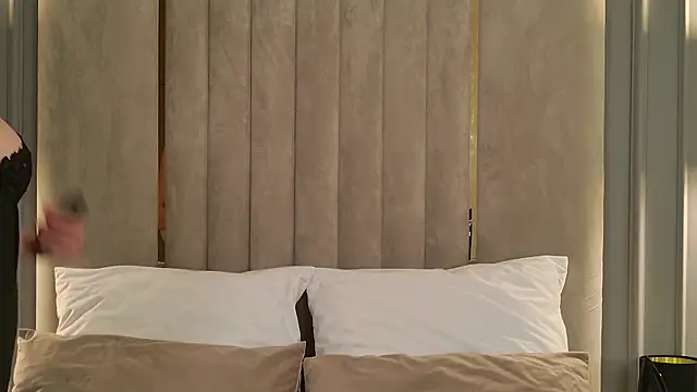 Snapshot of RileyHeaven chatting on June 9, 2026, 8:32 pm RileyHeaven online show from June 9, 2026, 8:32 pm
