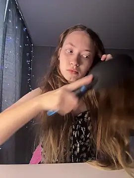 Snapshot of Holy_Poly chatting on January 8, 2026, 7:47 am Holy Poly online show from January 8, 2026, 7:47 am