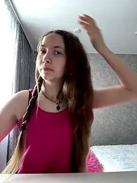 Snapshot of Holy_Poly chatting on December 16, 2025, 8:29 am Holy Poly online show from December 16, 2025, 8:29 am