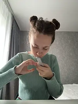 Snapshot of Holy_Poly chatting on December 2, 2025, 8:27 am Holy Poly online show from December 2, 2025, 8:27 am