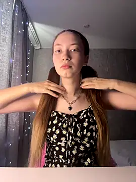 Snapshot of Holy_Poly chatting on January 9, 2026, 7:48 am Holy Poly online show from January 9, 2026, 7:48 am