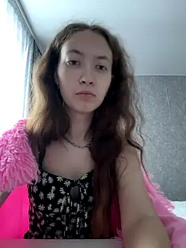 Snapshot of Holy_Poly chatting on December 17, 2025, 8:19 am Holy Poly online show from December 17, 2025, 8:19 am