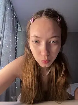 Snapshot of Holy_Poly chatting on February 17, 2026, 7:38 am Holy Poly online show from February 17, 2026, 7:38 am