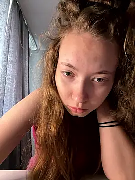 Snapshot of Holy_Poly chatting on January 12, 2026, 7:48 am Holy Poly online show from January 12, 2026, 7:48 am