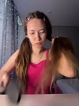 Snapshot of Holy_Poly chatting on January 13, 2026, 7:45 am Holy Poly online show from January 13, 2026, 7:45 am