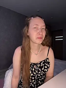 Snapshot of Holy_Poly chatting on February 6, 2026, 7:48 am Holy Poly online show from February 6, 2026, 7:48 am