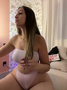 Snapshot of BelleRune chatting on March 4, 2026, 10:45 am BelleRune online show from March 4, 2026, 10:45 am