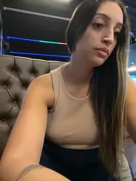 Snapshot of BelleRune chatting on April 6, 2026, 7:59 pm BelleRune online show from April 6, 2026, 7:59 pm