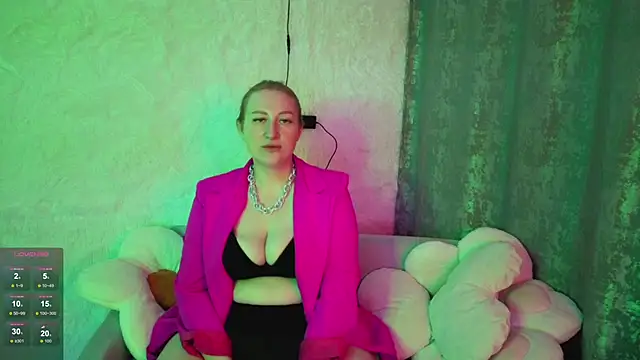 Snapshot of hornywood_ chatting on November 19, 2025, 6:13 am hornywood online show from November 19, 2025, 6:13 am