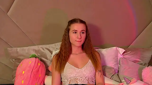 KristinaBellini online show from November 26, 2025, 1:44 pm