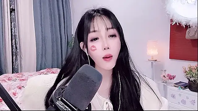 Laura 520 online show from May 26, 2026, 1:09 pm