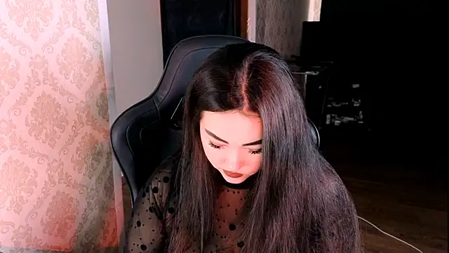 Snapshot of Emma_Uilson chatting on July 3, 2026, 4:30 am Emma Uilson online show from July 3, 2026, 4:30 am