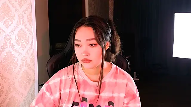 Emma Uilson online show from November 25, 2025, 10:26 am