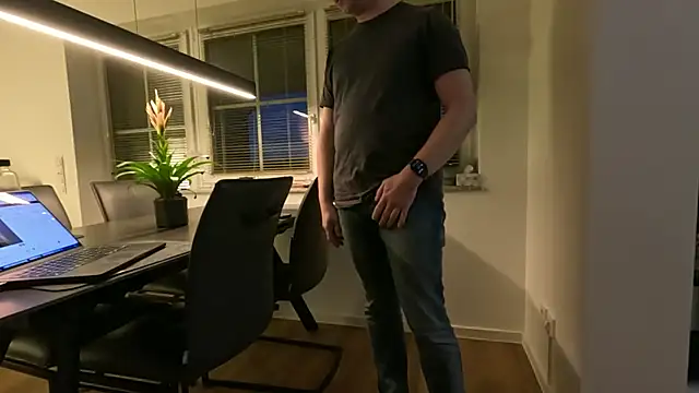 Snapshot of Cloudswitch chatting on March 1, 2026, 5:57 pm Cloudswitch online show from March 1, 2026, 5:57 pm