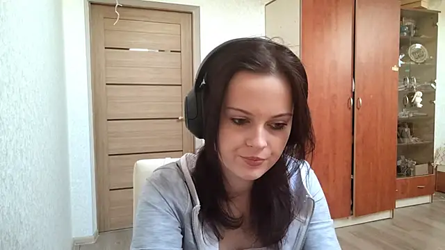 Snapshot of LouiseMarengo chatting on January 17, 2026, 7:23 am LouiseMarengo online show from January 17, 2026, 7:23 am