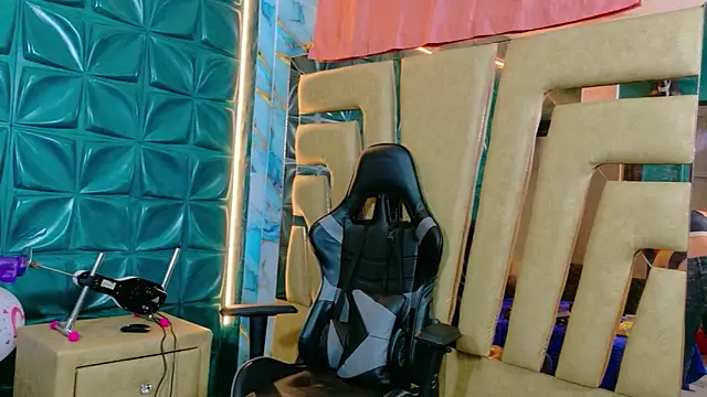 lunabustygirl online show from February 20, 2026, 1:35 am