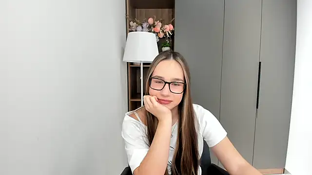 Snapshot of ZitaCring chatting on November 15, 2025, 4:49 am ZitaCring online show from November 15, 2025, 4:49 am