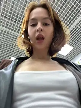 Snapshot of hani_obsessed chatting on November 19, 2025, 11:43 am hani obsessed online show from November 19, 2025, 11:43 am