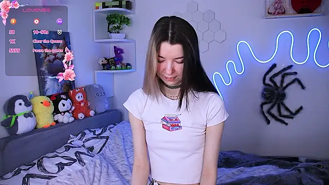 Snapshot of Emmie_shy chatting on February 27, 2026, 11:10 am Emmie shy online show from February 27, 2026, 11:10 am