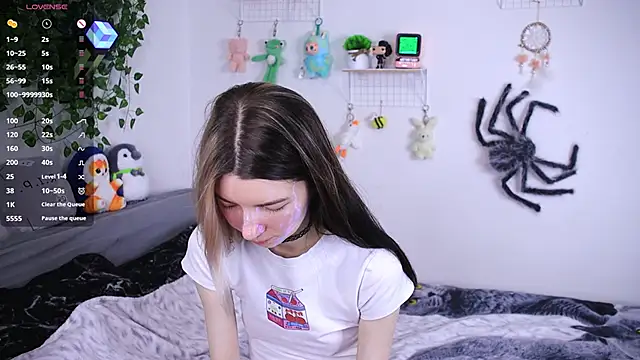 Snapshot of Emmie_shy chatting on December 19, 2025, 11:45 am Emmie shy online show from December 19, 2025, 11:45 am