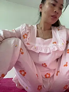 Snapshot of pitty_mymi chatting on April 4, 2026, 11:00 pm pitty mymi online show from April 4, 2026, 11:00 pm