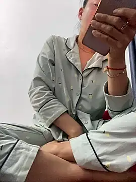 Snapshot of pitty_mymi chatting on March 5, 2026, 11:32 pm pitty mymi online show from March 5, 2026, 11:32 pm