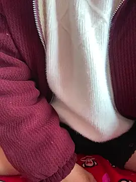 Snapshot of pitty_mymi chatting on April 11, 2026, 3:47 am pitty mymi online show from April 11, 2026, 3:47 am