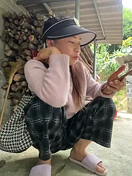 Snapshot of pitty_mymi chatting on March 4, 2026, 12:29 am pitty mymi online show from March 4, 2026, 12:29 am