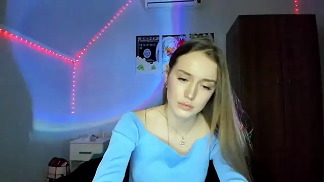 tinyglow online show from December 4, 2025, 4:55 am