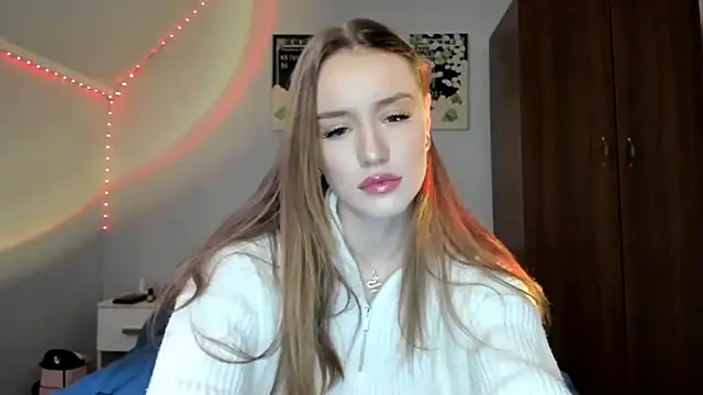 tinyglow online show from December 18, 2025, 6:23 pm