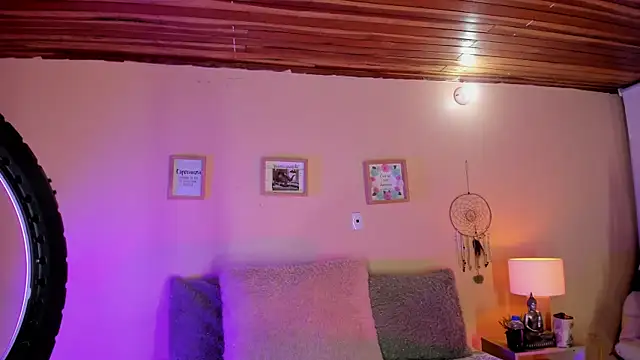 Snapshot of aghata_jackson_ chatting on November 28, 2025, 1:33 pm aghata jackson online show from November 28, 2025, 1:33 pm