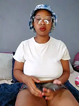 Snapshot of Naive618 chatting on November 18, 2025, 7:55 am Naive618 online show from November 18, 2025, 7:55 am