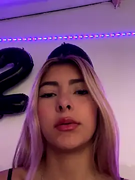 ZoeReeve online show from November 15, 2025, 5:06 pm