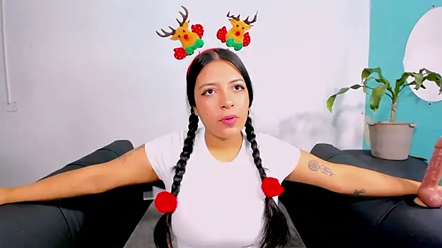 evelisse  online show from December 19, 2025, 3:54 am