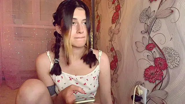 Snapshot of KristinaScott chatting on December 2, 2025, 6:42 pm KristinaScott online show from December 2, 2025, 6:42 pm