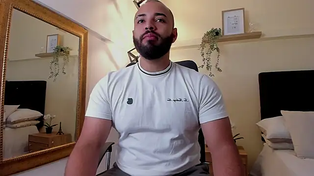 Snapshot of Chris_Varden chatting on May 21, 2026, 3:37 am Chris Varden online show from May 21, 2026, 3:37 am