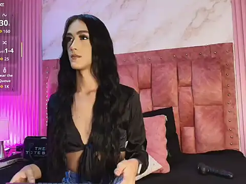 Roxana Scottt online show from November 17, 2025, 8:13 pm