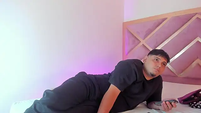 Snapshot of myke_and_mia chatting on December 3, 2025, 2:16 pm myke and mia online show from December 3, 2025, 2:16 pm