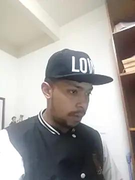 louishotlatinboy online show from November 17, 2025, 5:55 am