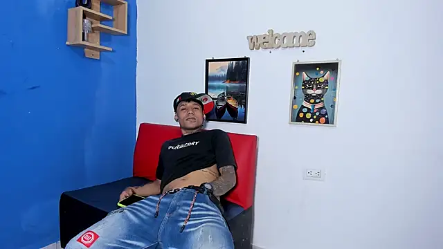 Snapshot of Savage_Room_BDSM chatting on November 17, 2025, 9:08 pm Savage Room BDSM online show from November 17, 2025, 9:08 pm