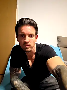 Snapshot of Mystery_Mark chatting on July 1, 2026, 5:24 pm Mystery Mark online show from July 1, 2026, 5:24 pm