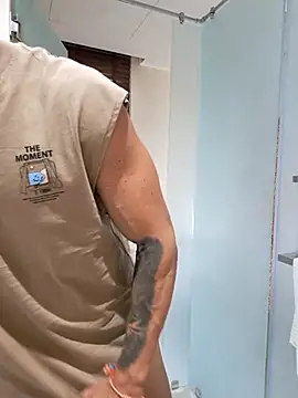 Snapshot of Mystery_Mark chatting on April 2, 2026, 4:52 am Mystery Mark online show from April 2, 2026, 4:52 am