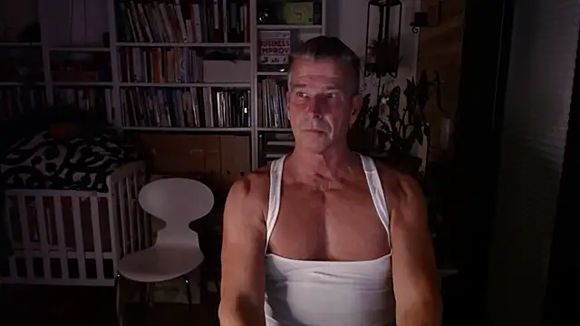 gymdaddypwrbtm online show from November 28, 2025, 2:28 pm