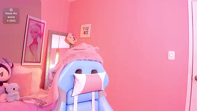 Snapshot of Milu_carbajal_x chatting on April 16, 2026, 4:02 am Milu carbajal x online show from April 16, 2026, 4:02 am